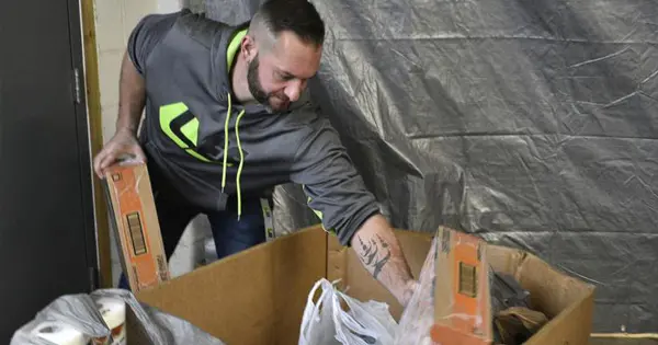 4th Annual Fill-the-Truck Food Drive Raised Thousands of Pounds of Food and Donations for Shalom Center 4th Annual Fill-the-Truck Food Drive Raised Thousands of Pounds of Food and Donations for Shalom Center