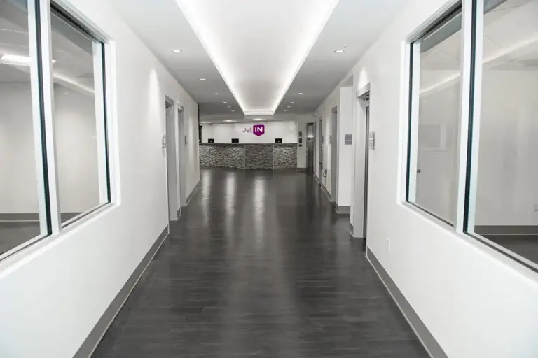 Lee | Jet In | Hanger | Front Office
