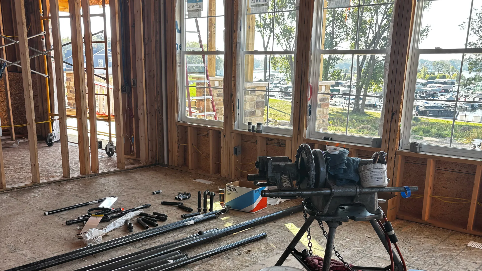 Lee Lakelawn Featured