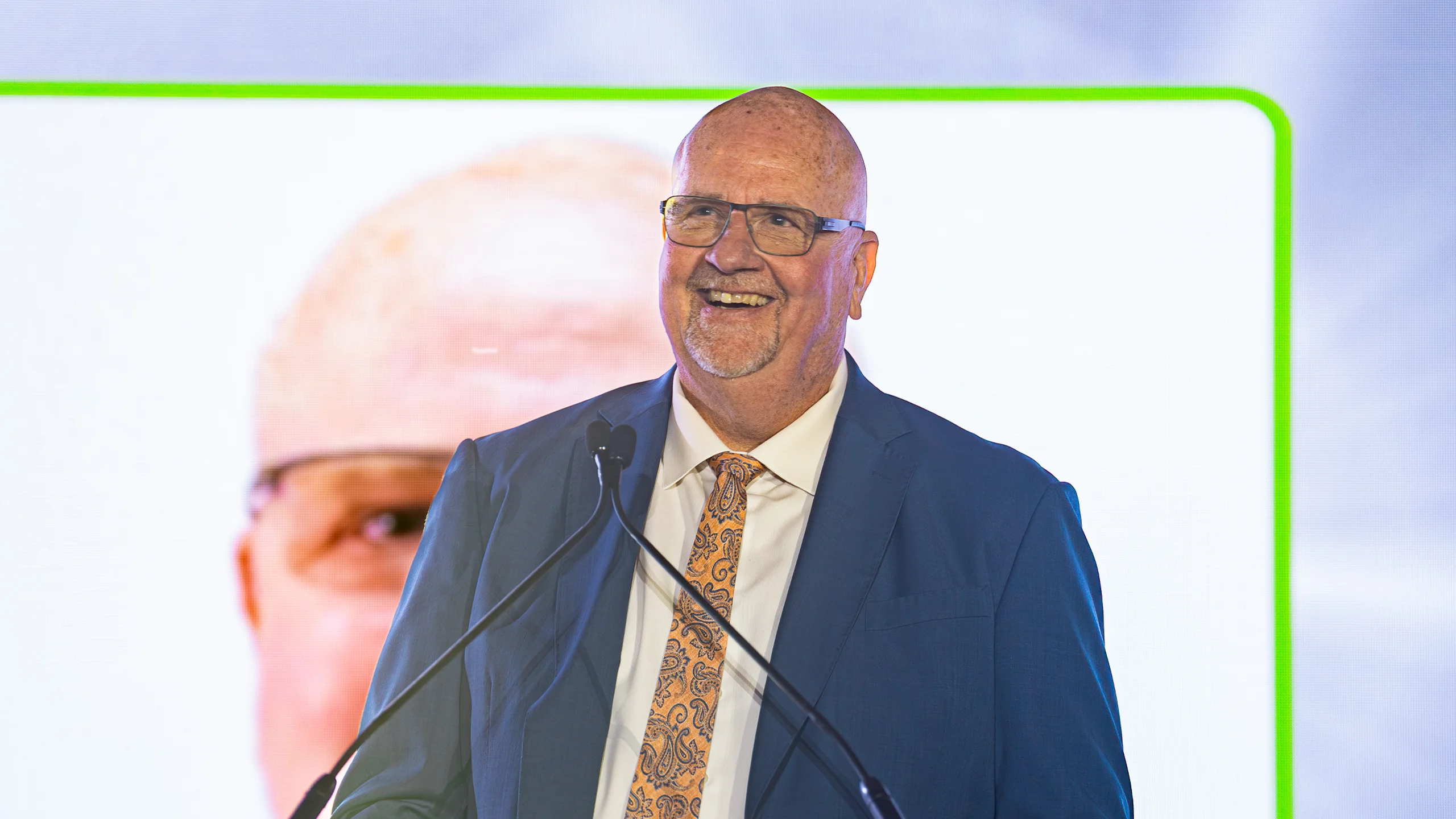 Lee Bobleeday Featured Lee Bobleeday Featured